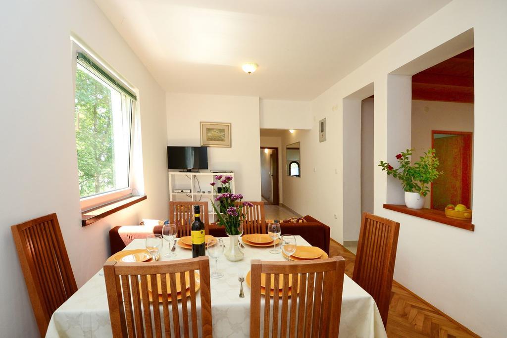 Apartments Tena بوريتش الغرفة الصورة